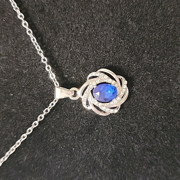 💙 Blue Silver 3pc set necklace earrings 💙 - Picture 3 of 6